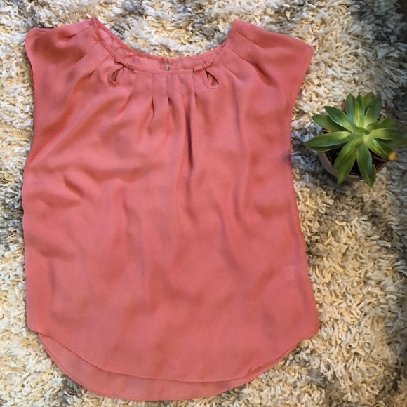 LC Lauren Conrad | Pink Keyhole Smocked Top NWOT - Picture 2 of 9
